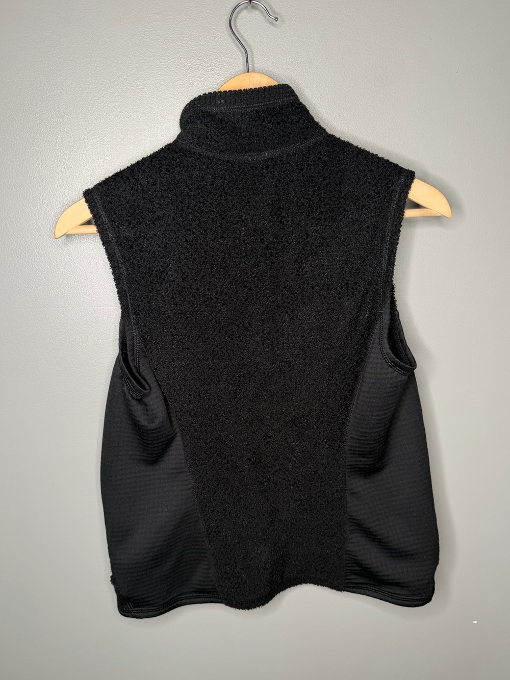 Patagonia R2 Vest - Picture 3 of 10
